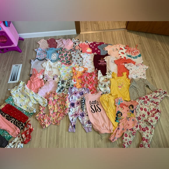 Baby girl clothes bundle - Picture 2 of 5
